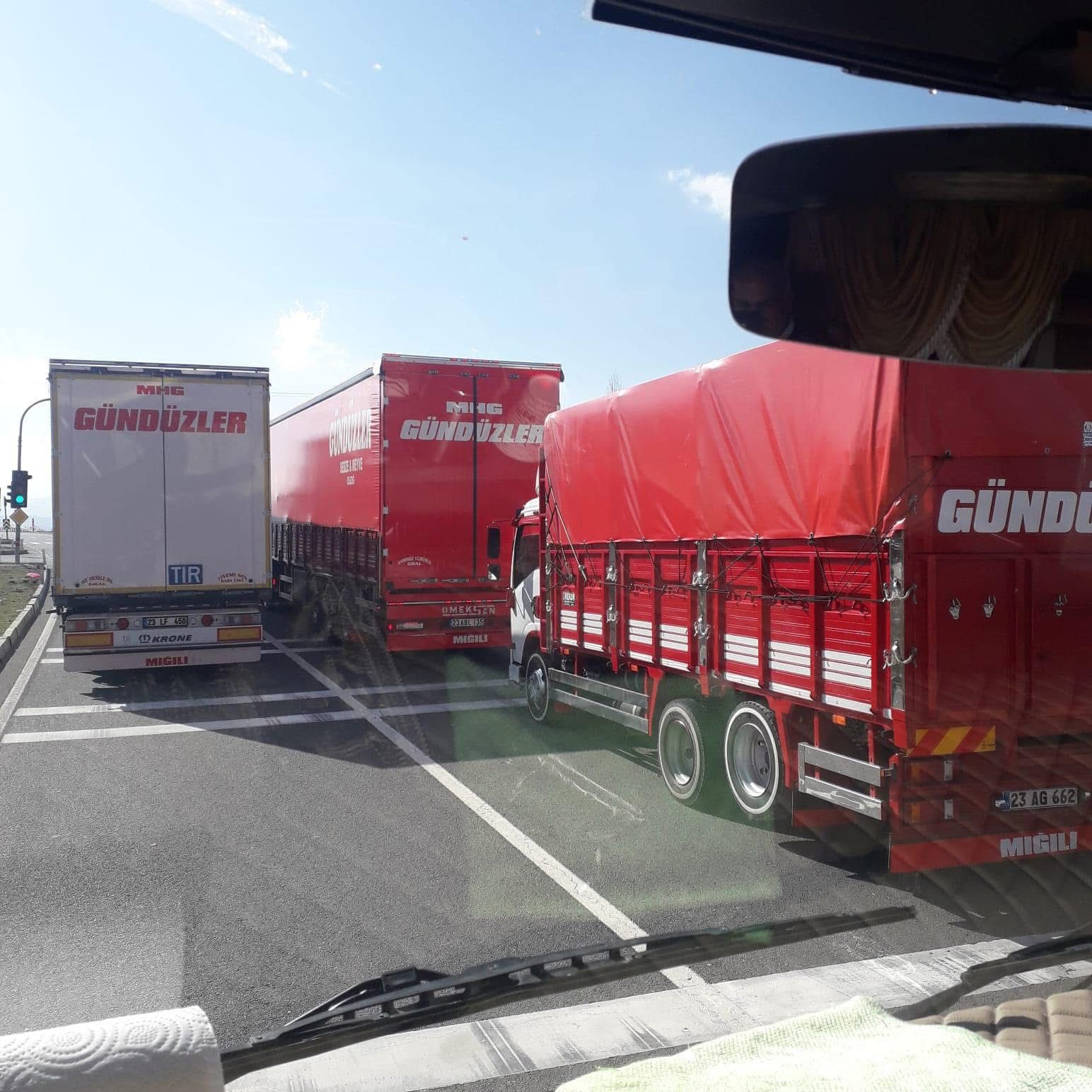 GÜNDÜZLER kırmızı tır filosu
