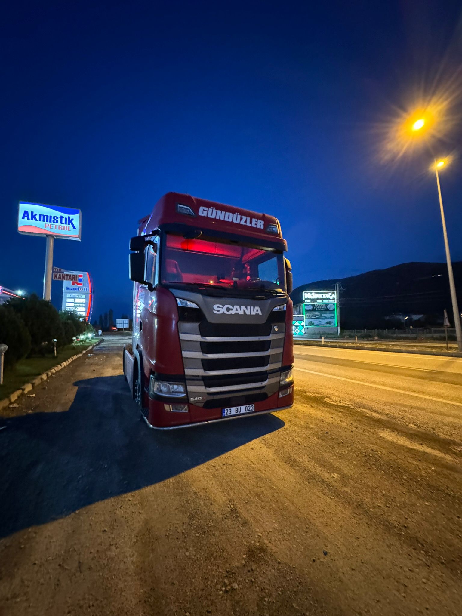 GÜNDÜZLER kırmızı tır gece